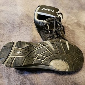 Vionic Water-Resistant Cypress Hiking Sneakers NWT